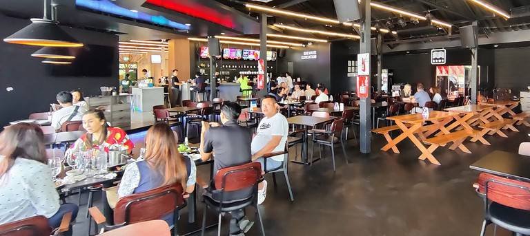 The dining area at Brewave Brewpub in Bangkok Thailand.