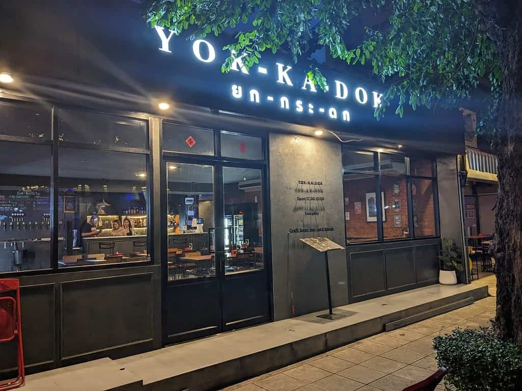 Yok-Ka-Dok craft beer bar in Bangkok Thailand offers a variety of local beers west of the Chao Phraya river. 