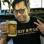 serving a beer at Chit Hole Silom, local craft beer, picture by Bangkok Beer Guide