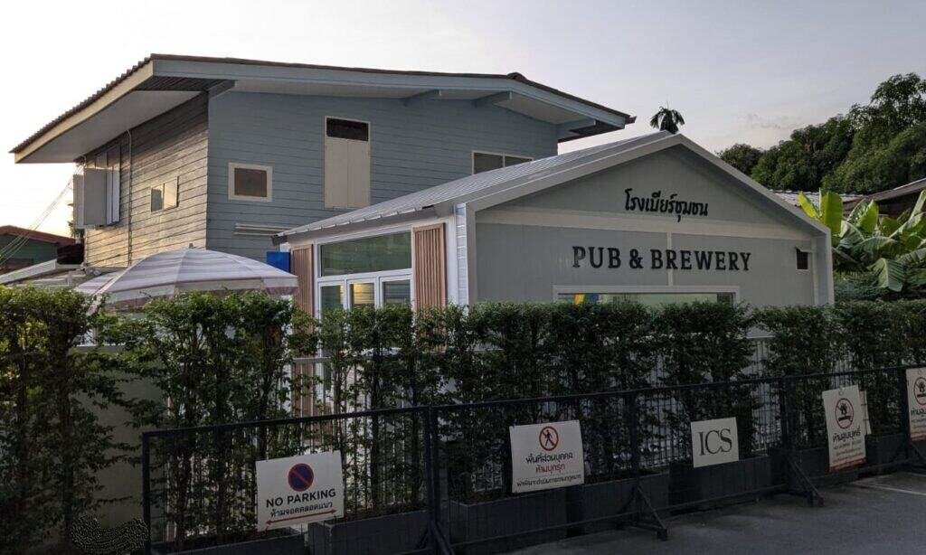 Isara Pub & Brewery behind Iconsiam